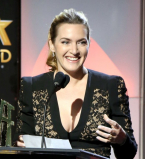 Кейт Уинслет страсно поцеловала на сцене актрису Эллисон Дженни