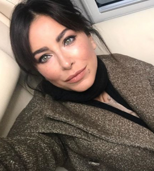 Какая милая: Ани Лорак поделилась раритетным детским фото и рассказала о первых шагах в творчестве