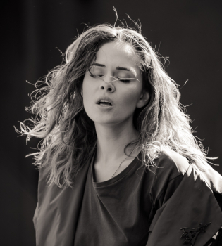 Юлия Санина The Hardkiss