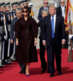 Это случилось: Дональд Трамп впервые за долгое время публично поцеловал свою жену Меланию