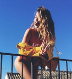 Регина Тодоренко показала сексуальную фигуру в красном боди