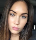 Меган Фокс будоражит сеть снимком в кружевном прозрачном белье