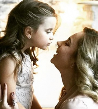 Маленькая украиночка: Лилия Ребрик поделилась умилительным фото дочери