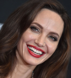 Анджелина Джоли вышла в свет в эксклюзивном платье Elisabetta Franchi