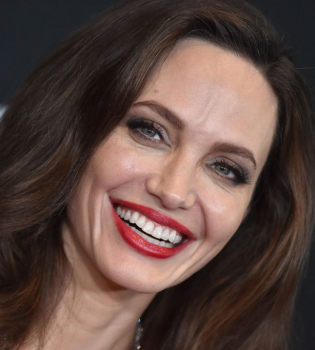 Анджелина Джоли вышла в свет в эксклюзивном платье Elisabetta Franchi