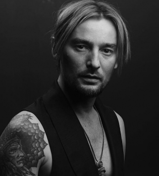 Алан Бадоев взбудоражил сеть голым фото в ванной