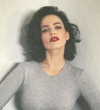 Даша Астафьева обескуражила поклонников сверхоткровенными фото в стиле ню