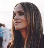 В поисках покоя: Холли Берри поделилась яркими фото с Индии