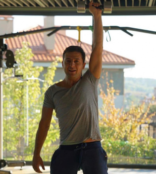 Вот это торс! Владимир Зеленский впечатлил рельефным телом спустя 3 месяца занятий спортом