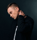 Артем Пивоваров кардинально сменил стиль