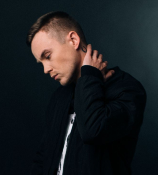 Артем Пивоваров кардинально сменил стиль