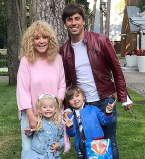 Алла Пугачева и Максим Галкин обвенчались: видео