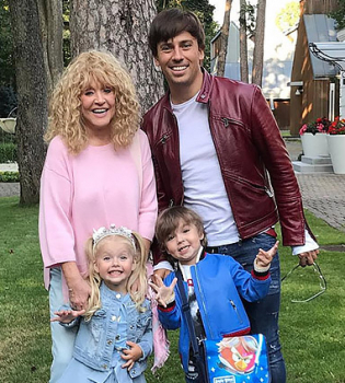 Алла Пугачева и Максим Галкин обвенчались: видео