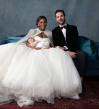 В роскошном белом платье и с дочерью на руках: в сети появились первые свадебные фото Серены Уильямс