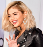 Фотофакт: Селена Гомес стала яркой блондинкой