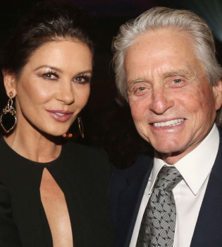 Это любовь: Кэтрин Зета-Джонс и Майкл Дуглас отметили 17-ю годовщину свадьбы