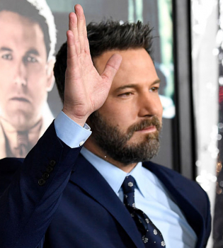 Бен Аффлек публично попросил прощения за сексуальные домогательства