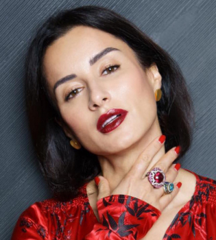 42-летняя Тина Канделаки удивила стальным прессом