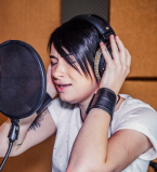 Анастасия Приходько спела в дуэте с девушкой-воином АТО