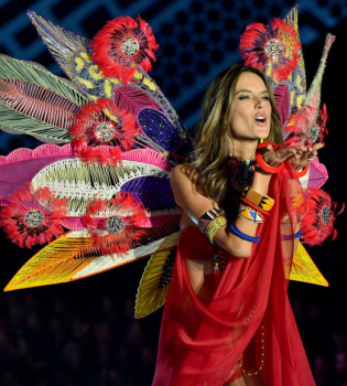 Минус один ангел: Алессандра Амбросио покидает Victoria’s Secret спустя 17 лет работы
