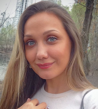 Евгения Власова попала в реанимацию