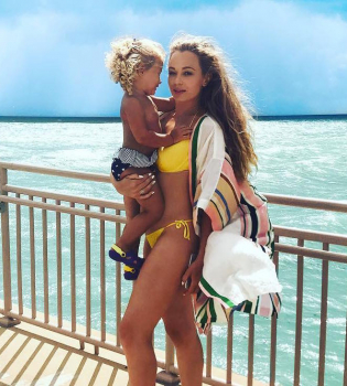 Похудевшая Яна Соломки восхищает стройной фигурой в бикини