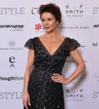 Шикарно: Кэтрин Зета-Джонс позирует в изысканном черном платье с блестками