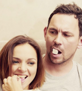 9 лет любви: Валерий Харчишин и его жена отметили фаянсовую свадьбу