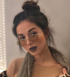 Психанула: певица Нюша перекрасилась в блондинку