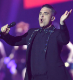 Вот так пиар-ход: 43-летний Робби Уильямс прорекламировал свою книгу совершенно голым