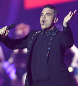 Вот так пиар-ход: 43-летний Робби Уильямс прорекламировал свою книгу совершенно голым