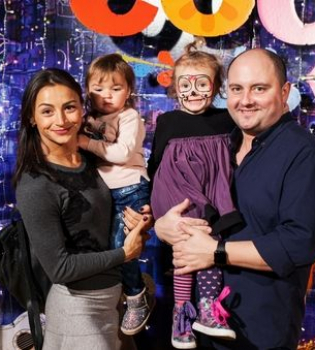 Илона Гвоздева и Юрий Ткач со своими детьми