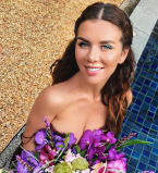 Анна Седокова заинтриговала снимком в свадебном платье