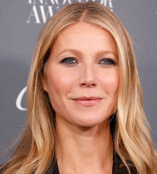 Без комплексов: 45-летняя Гвинет Пэлтроу появилась на публике без косметики