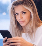 Как они похожи: Вера Брежнева позирует с мамой