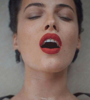 Только для совершеннолетних: сеть взорвали сверхоткровенные фото Даши Астафьевой