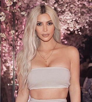 Голая и вся в блестках: Ким Кардашьян вызвала восторг поклонников новым образом