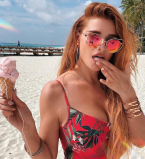 Татьяна Котова взорвала сеть пляжными снимками в бикини