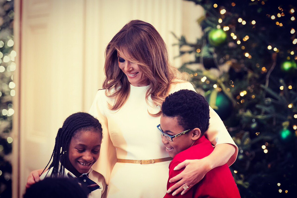 Миллион на праздничный декор: Мелания Трамп украсила Белый дом к Рождеству