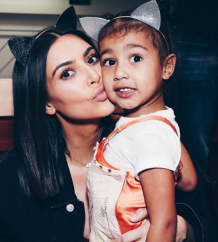 Одно лицо: Ким Кардашьян в детстве и ее дочь поразили невероятным сходством