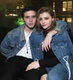 Взрослые и стильные: Бруклин Бекхэм и Хлоя Морец впервые за долгое время вышли в свет