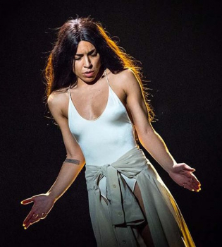 Победительница &quot;Евровидения-2012&quot; Loreen обрезала свои длинные волосы и стала лысой