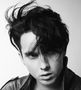 Вдохновение живет на кладбище: Melovin шокировал поклонников неожиданным признанием