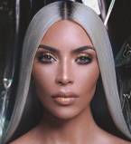 Такого мы давно не видели: голая Ким Кардашьян делает селфи в зеркале