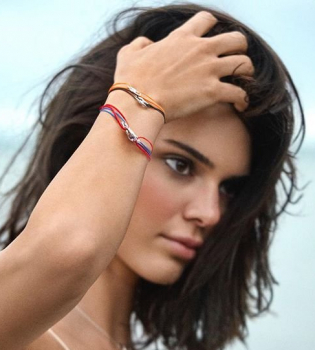 Кендалл Дженнер соблазняет идеальной фигурой на Багамах