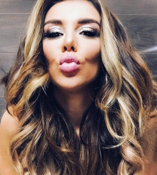 Сонная и голая: Анна Седокова поделилась эротическим фото