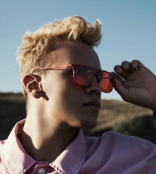 Подопечный Ивана Дорна Constantine записал песню в стиле 80-х