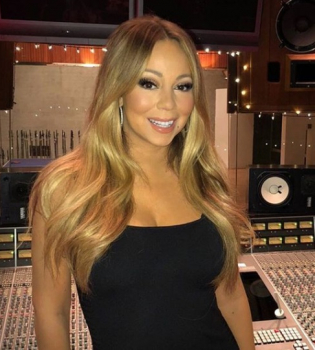 Операция пошла на пользу: Мэрайя Кэри заметно похудела