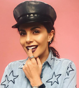 Мини-юбка и кожаные ботфорты: стильный образ Насти Каменских на &quot;Х-Факторе&quot;