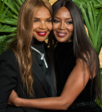 Как они похожи! Наоми Кэмпбелл вышла в свет со своей мамой